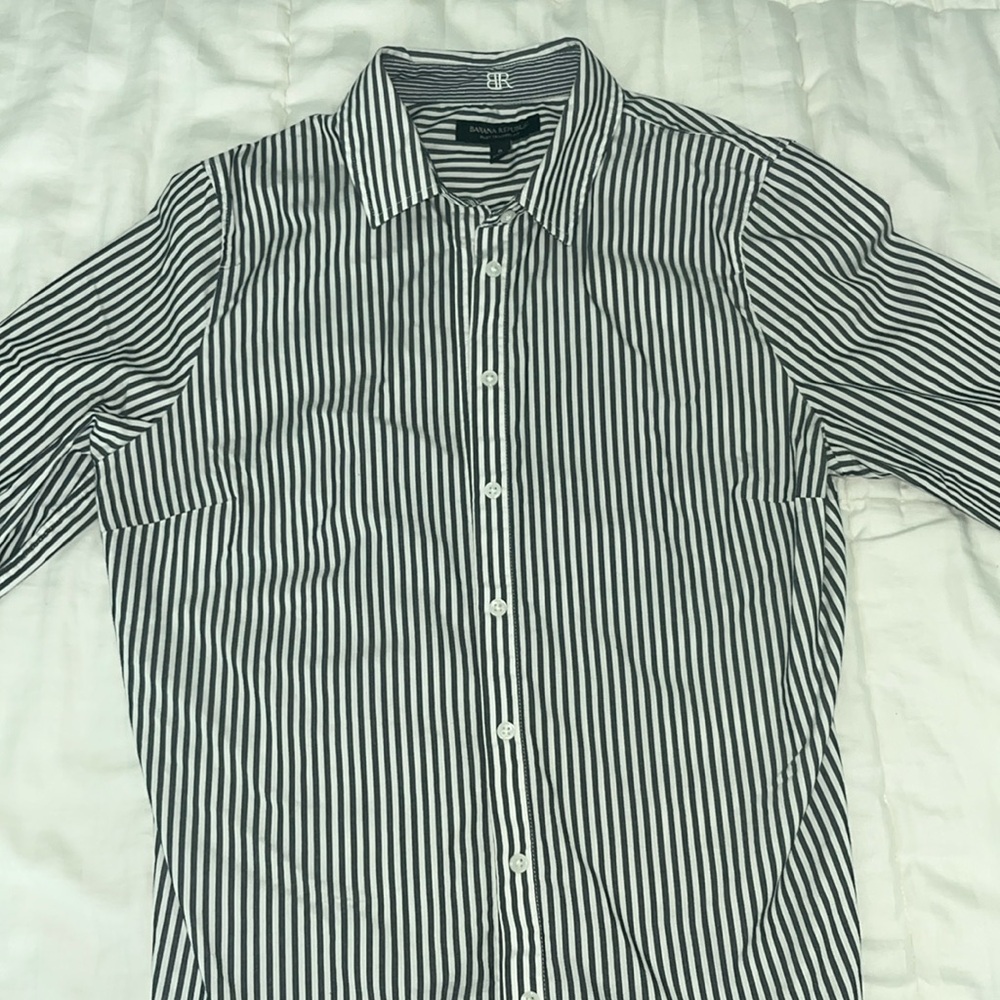 Fitted Women’s Button Down